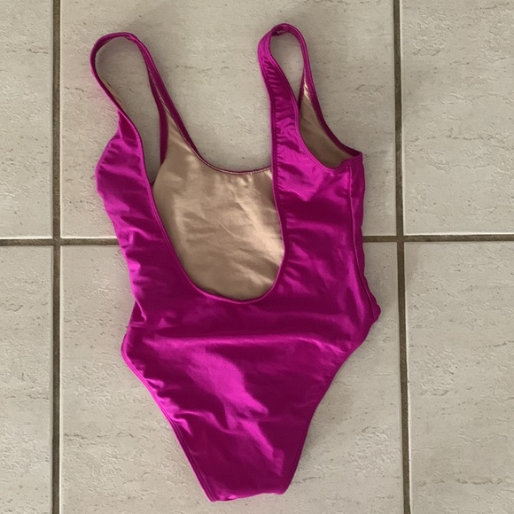 Private party rose all day one piece bathing suit (small) I’m color Fiesta Pink - Picture 8 of 9